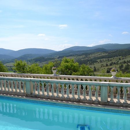 Logis Hotel Le Vieil Amandier Trigance Esterno foto