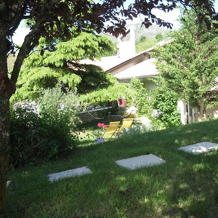 Logis Hotel Le Vieil Amandier Trigance Esterno foto