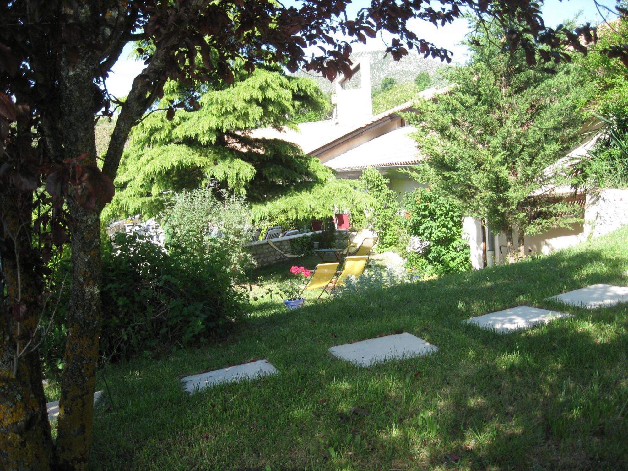Logis Hotel Le Vieil Amandier Trigance Esterno foto